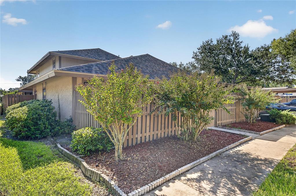 810 HUNTERS COURT, BRANDON, FL — photo 2 of 30