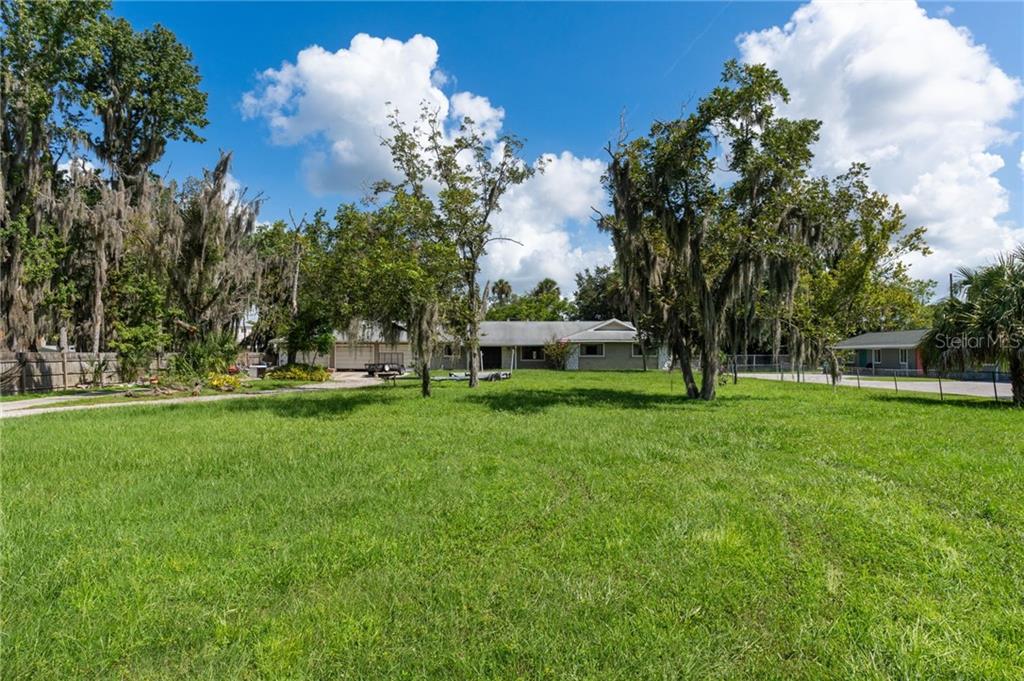 149 & 151 SE Paradise Point ROAD, CRYSTAL RIVER, FL — photo 2 of 30