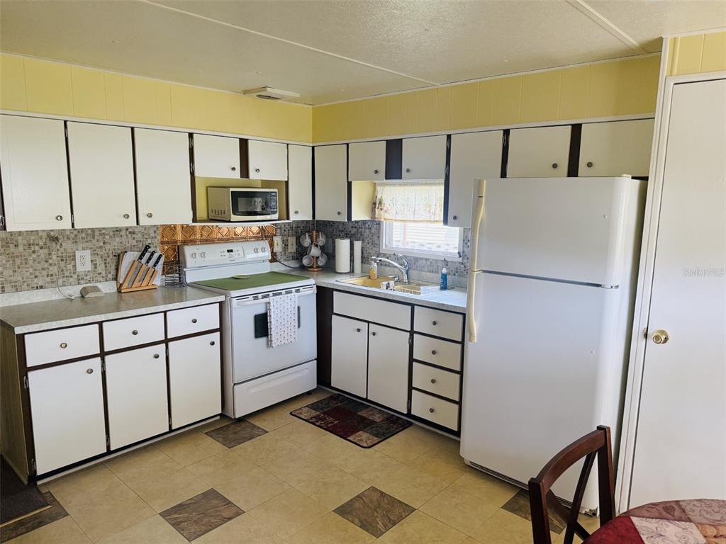 7547 HIGHPOINT BOULEVARD, BROOKSVILLE, FL — photo 4 of 7