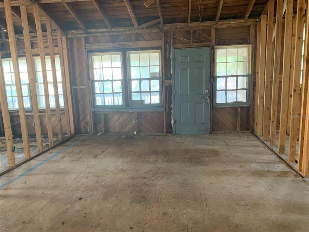 3010 E CURTIS STREET, TAMPA, FL — photo 2 of 5