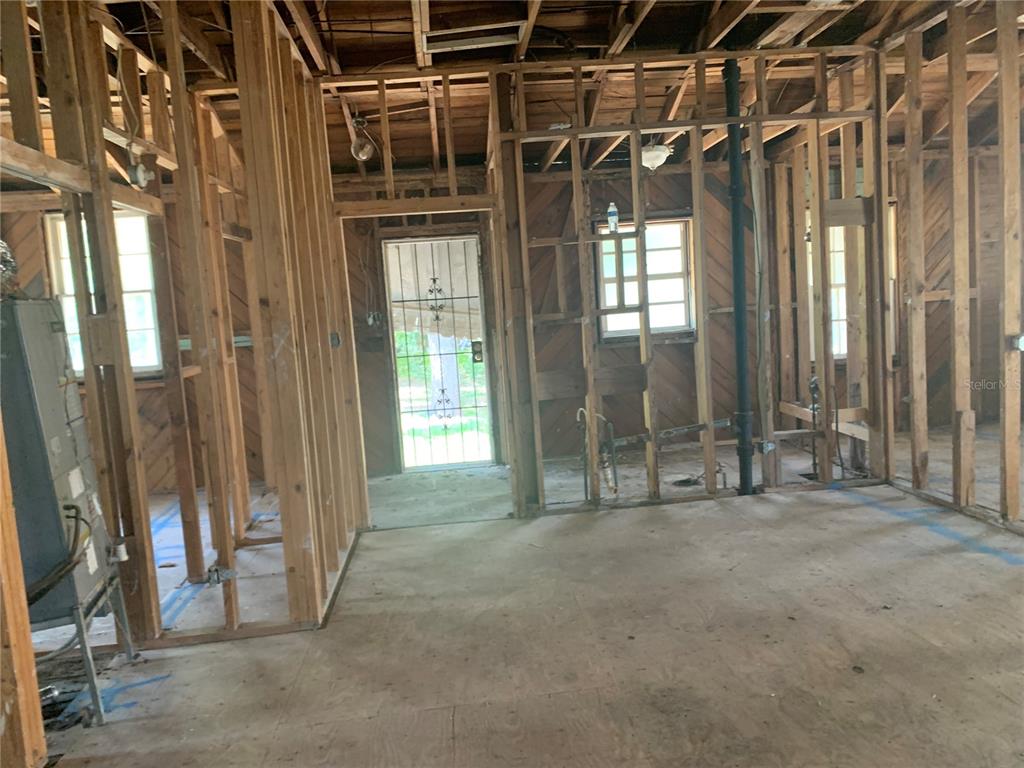 3010 E CURTIS STREET, TAMPA, FL — photo 4 of 5