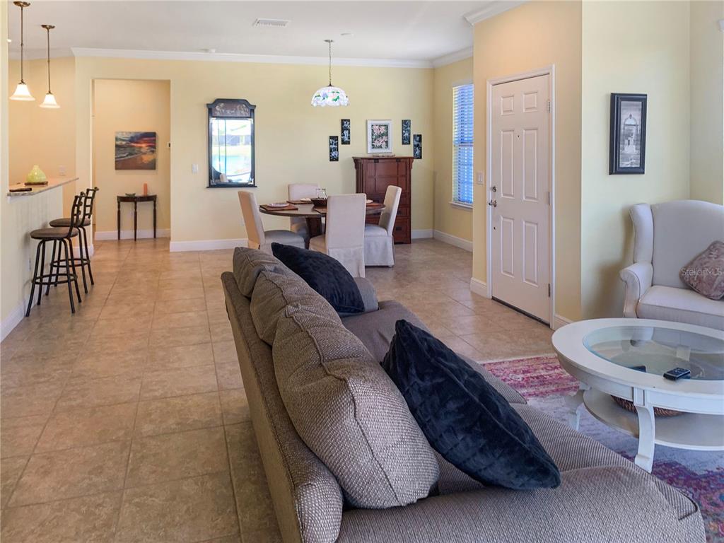 5472 SUNSET FALLS DRIVE, APOLLO BEACH, FL — photo 4 of 17