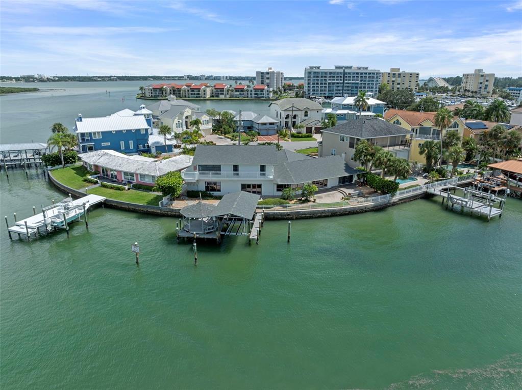 290 BAYSIDE DRIVE, CLEARWATER BEACH, FL — photo 3 of 30
