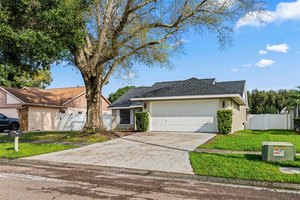 7131 HOLLOWELL DRIVE, TAMPA, FL — photo 3 of 30