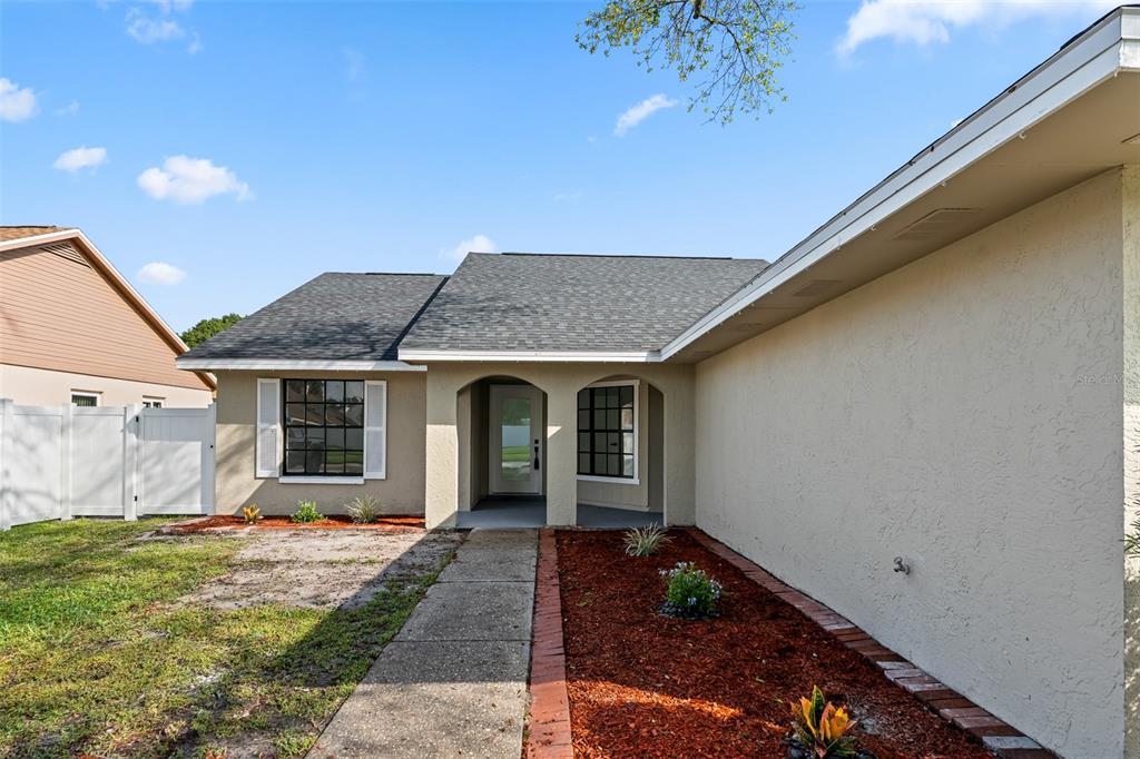 7131 HOLLOWELL DRIVE, TAMPA, FL — photo 4 of 30