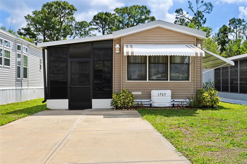 1703 E MANATEE LOOP