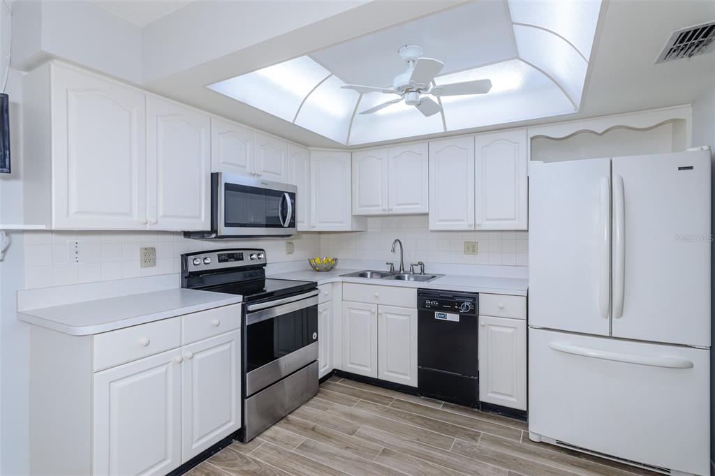 1139 ORANGE TREE CIRCLE E UNIT A, PALM HARBOR, FL — photo 4 of 27