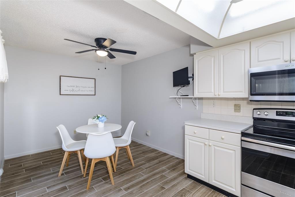 1139 ORANGE TREE CIRCLE E UNIT A, PALM HARBOR, FL — photo 5 of 27