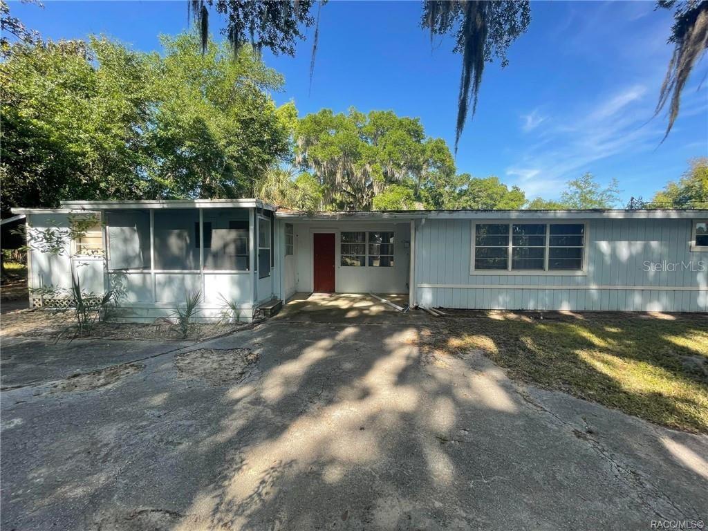 120 NW Magnolia CIRCLE