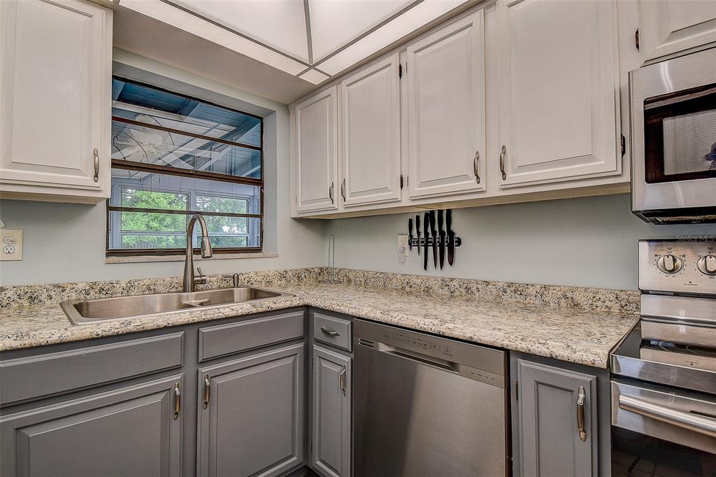6237 DALTON STREET, SPRING HILL, FL — photo 3 of 30