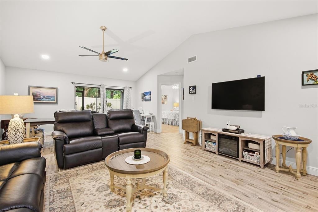 2712 BENTLEY DRIVE, PALM HARBOR, FL — photo 5 of 28