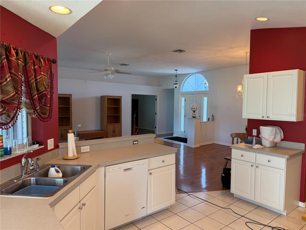 546 TROUT LANE, OLDSMAR, FL — photo 3 of 34