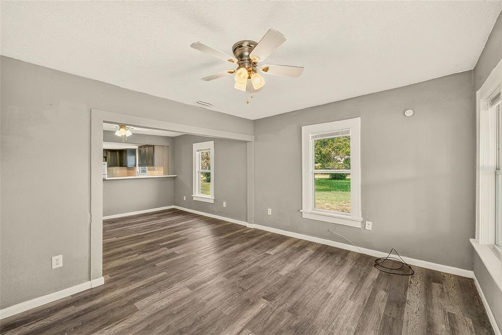 731 37TH STREET S, ST PETERSBURG, FL — photo 4 of 35