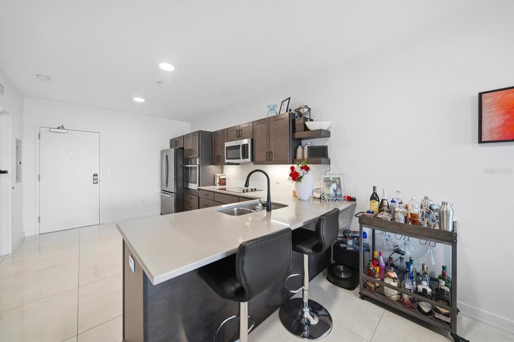 132 MIRROR LAKE UNIT 403, ST PETERSBURG, FL — photo 4 of 30