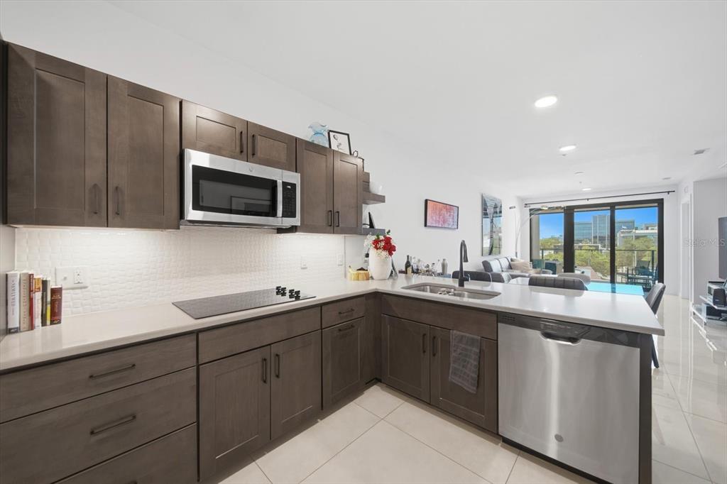132 MIRROR LAKE UNIT 403, ST PETERSBURG, FL — photo 5 of 30