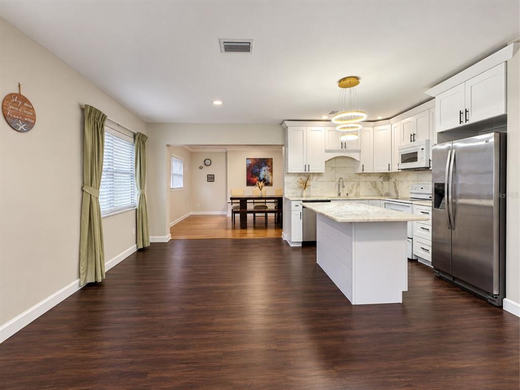 7035 ORKNEY AVENUE N, ST PETERSBURG, FL — photo 3 of 19