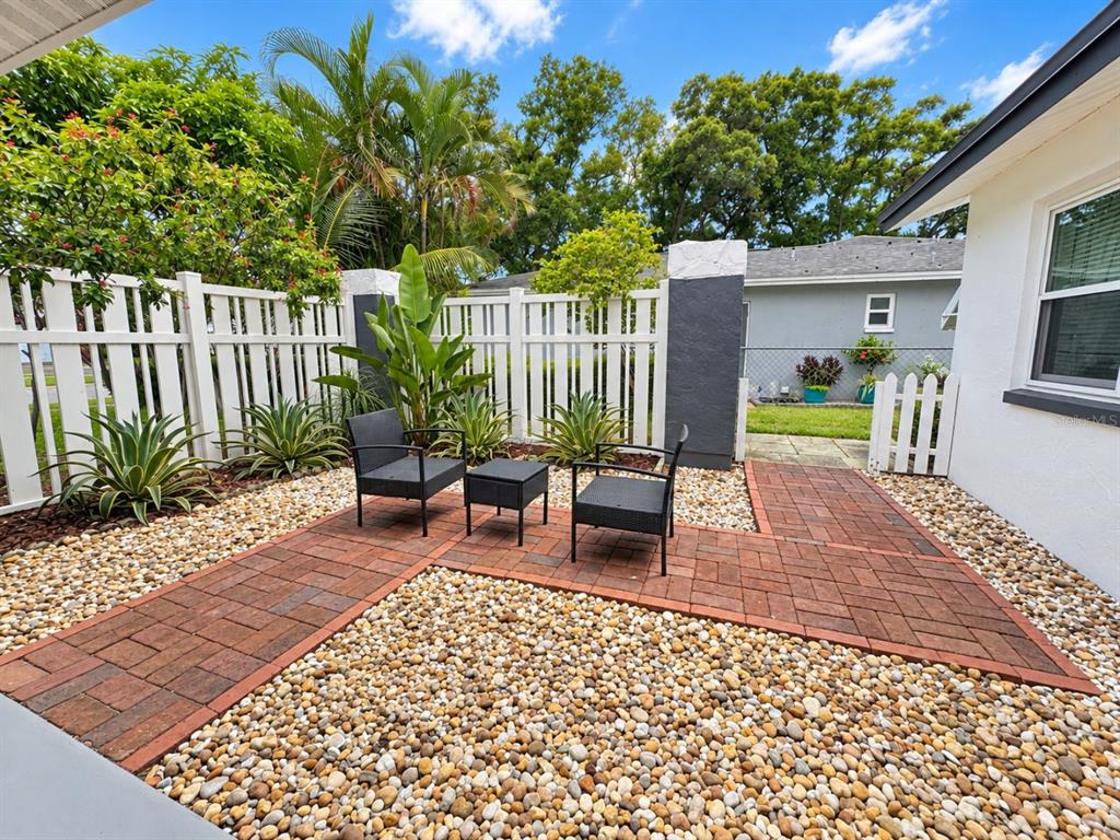 7035 ORKNEY AVENUE N, ST PETERSBURG, FL — photo 5 of 19