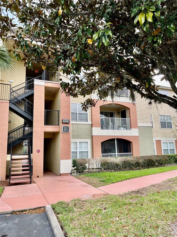 1939 SUMMER CLUB APT DRIVE UNIT 315