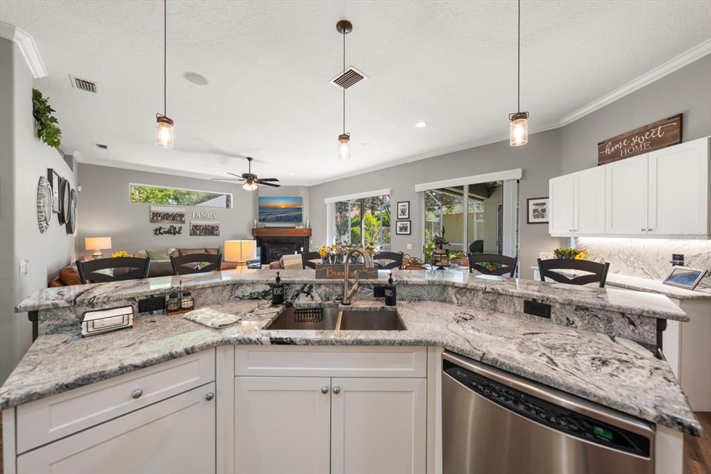2105 BOOT LAKE CIRCLE, TAMPA, FL — photo 4 of 30