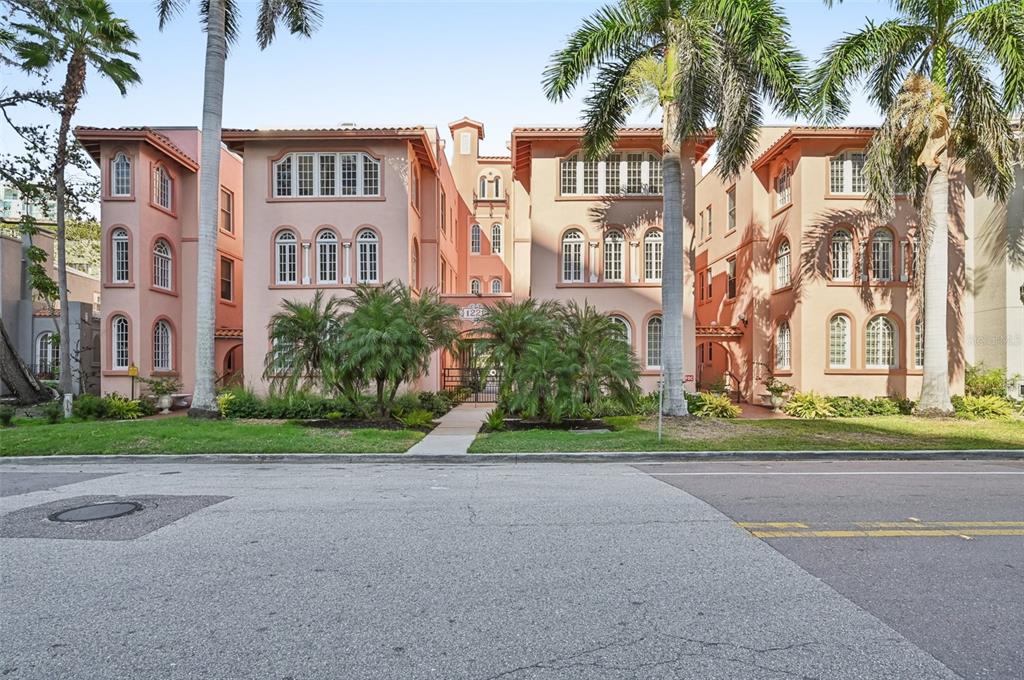 1221 N PALM AVENUE UNIT 207