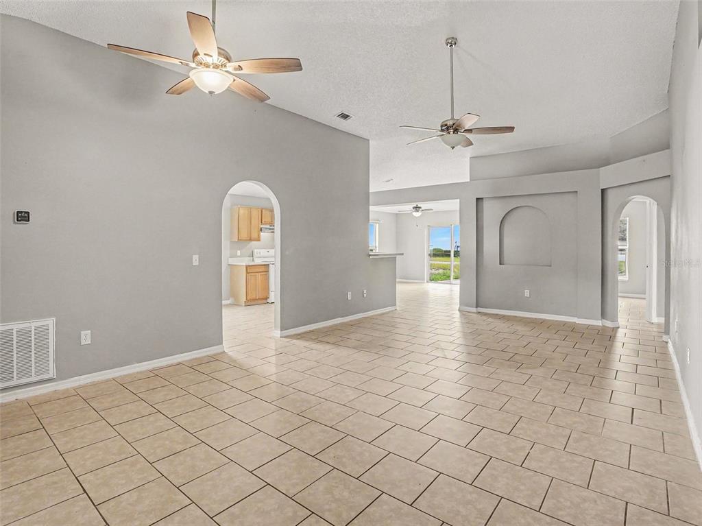 881 VANDERBILT DR, EUSTIS, FL — photo 4 of 28