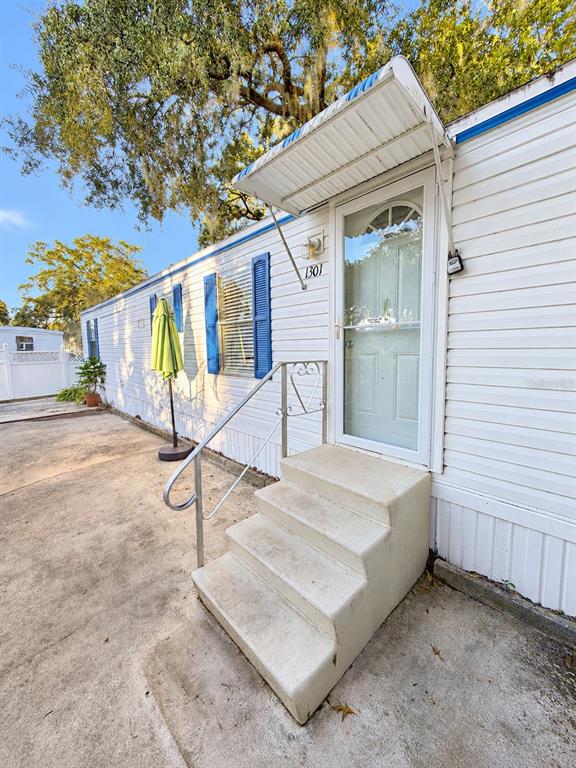 1301 LIVE OAK PARKWAY, TARPON SPRINGS, FL — photo 2 of 20