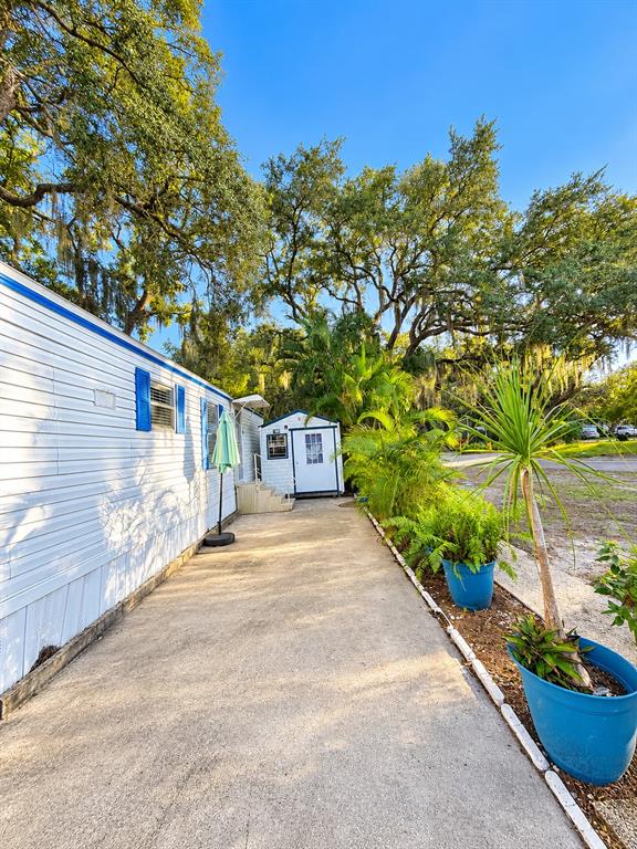 1301 LIVE OAK PARKWAY, TARPON SPRINGS, FL — photo 4 of 20