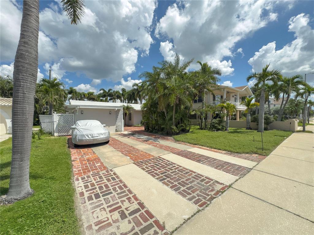 16107 GULF BOULEVARD, REDINGTON BEACH, FL — photo 2 of 25