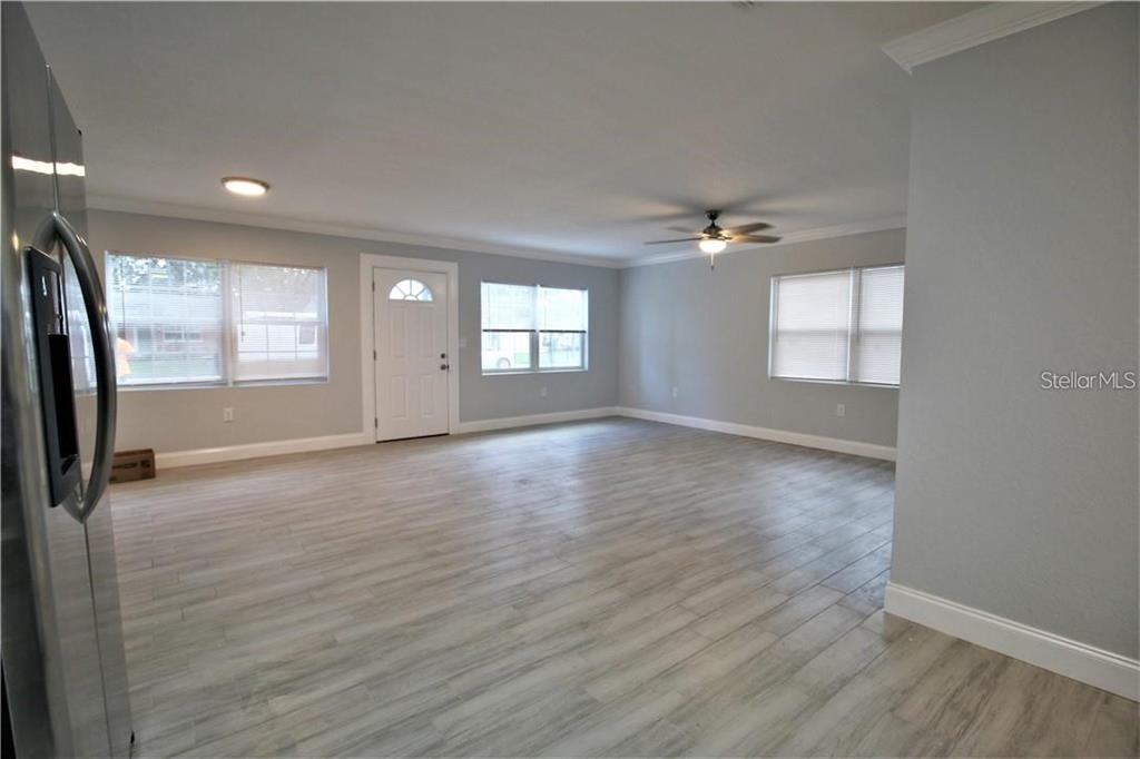 3207 W CHEROKEE AVENUE, TAMPA, FL — photo 3 of 19