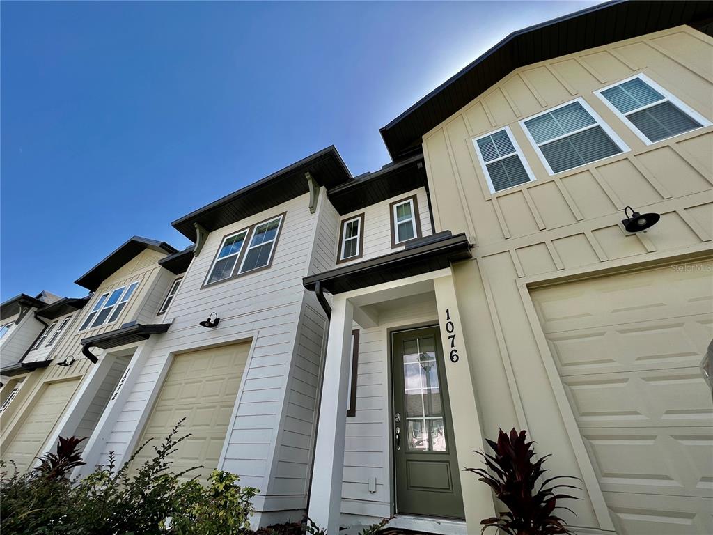 1076 PLANTATION LANE