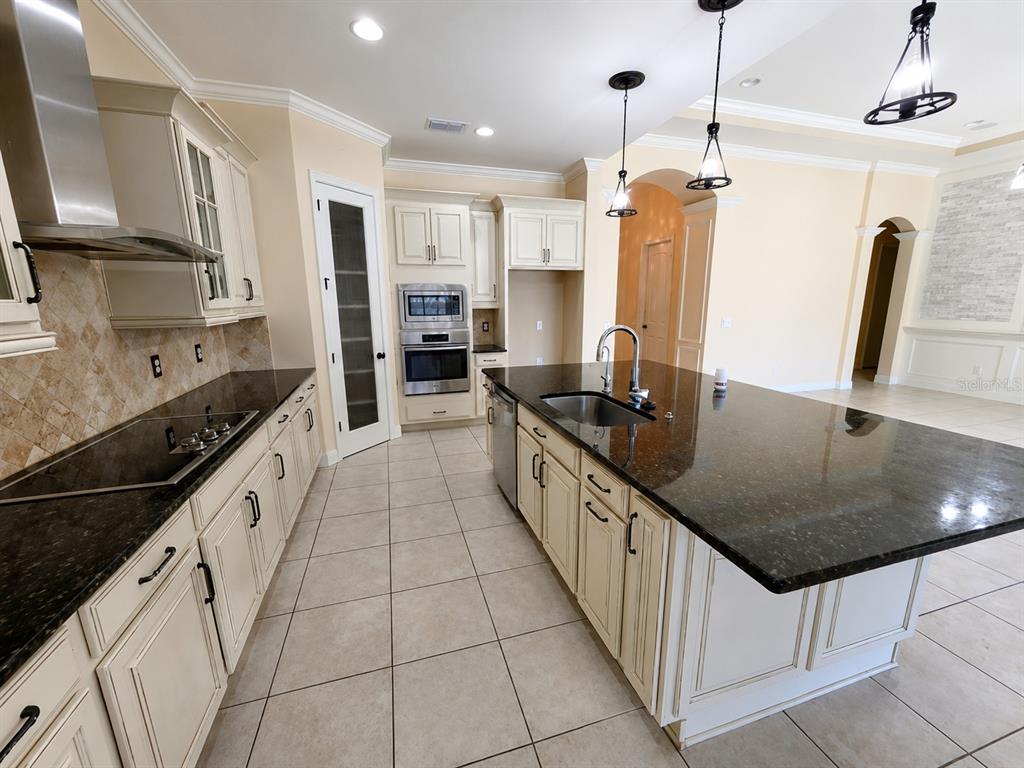 10911 CHARMWOOD DRIVE, RIVERVIEW, FL — photo 2 of 16
