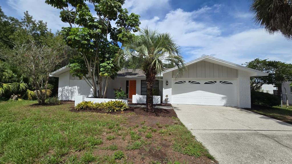 1381 FOREST LAWN COURT