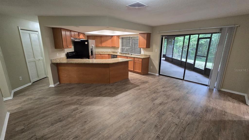 1381 FOREST LAWN COURT, TARPON SPRINGS, FL — photo 2 of 12
