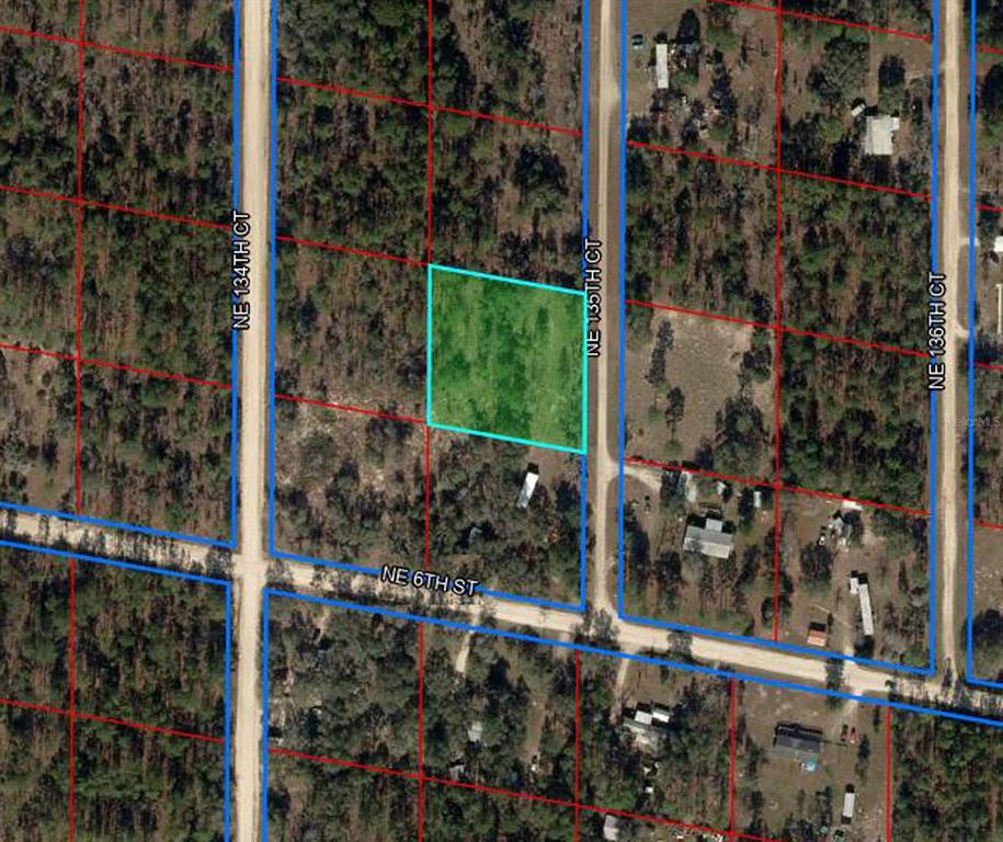 This is an aerial map showing a highlighted rectangular plot of land near a road intersection — 690 NE 135TH COURT, WILLISTON, FL