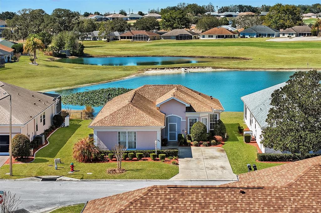 A stone monument sign for Stonecrest stands behind a landscaped garden with palm trees — 17584 SE 119TH CIRCLE, SUMMERFIELD, FL