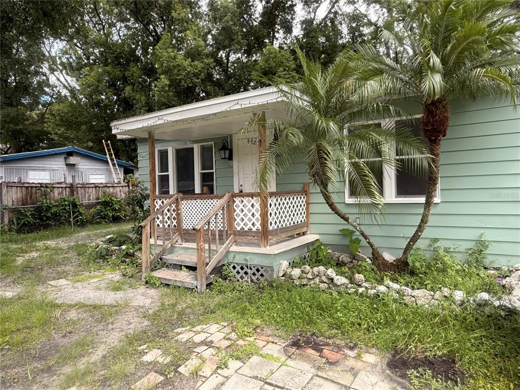 8425 N JONES AVENUE, TAMPA, FL — photo 3 of 30