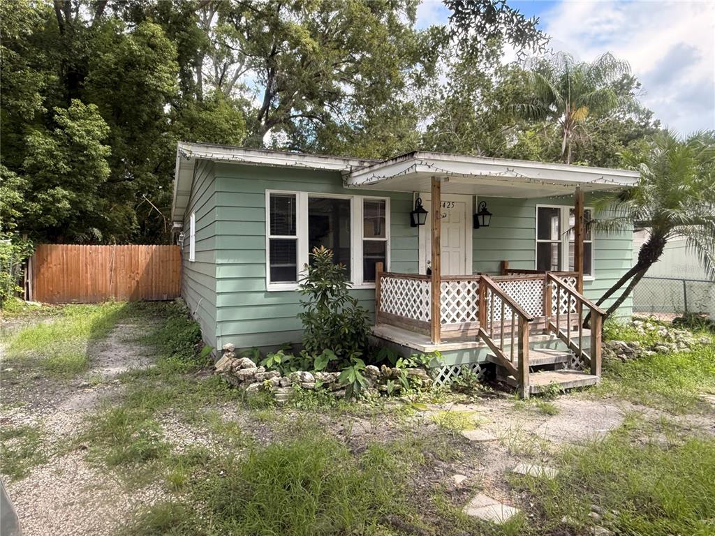8425 N JONES AVENUE, TAMPA, FL — photo 4 of 30