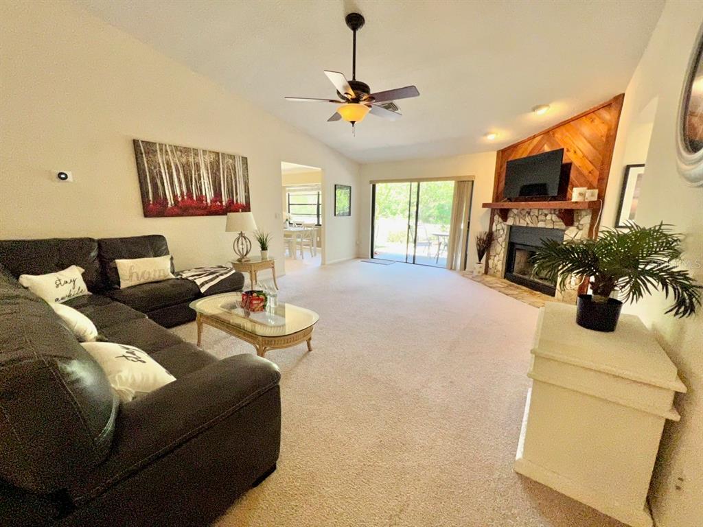 2124 RIVERS EDGE COURT, CLEARWATER, FL — photo 2 of 30