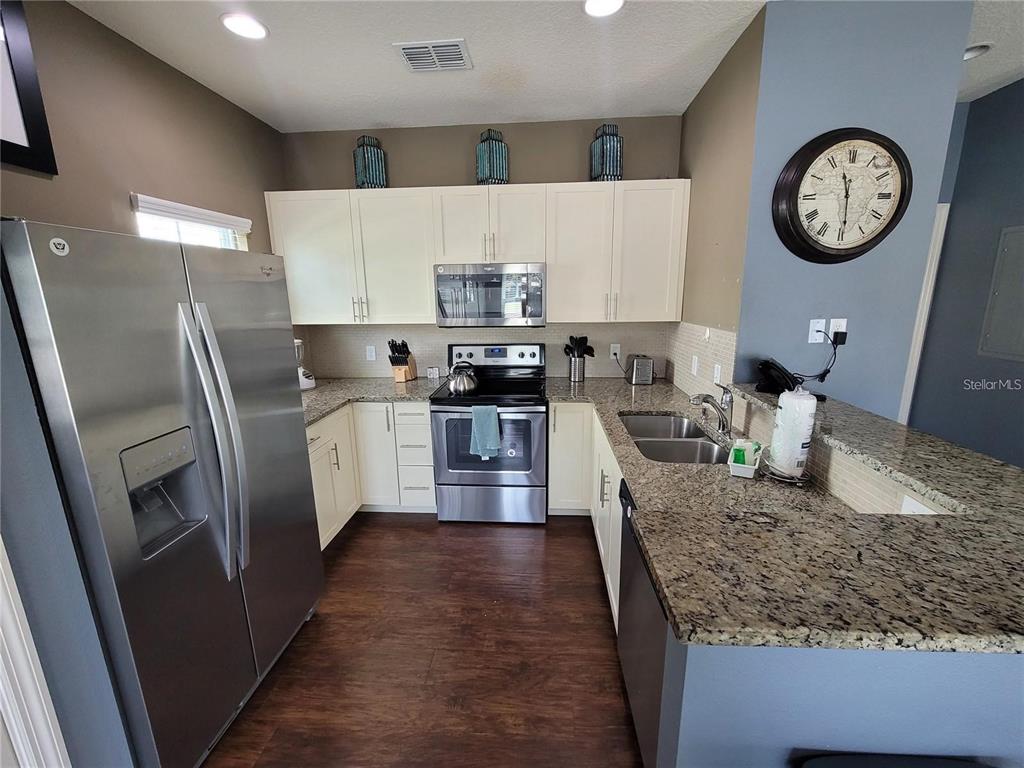 8959 SHINE DRIVE, KISSIMMEE, FL — photo 4 of 19