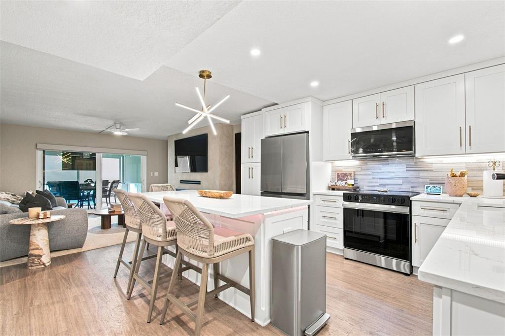 17035 GULF BOULEVARD UNIT 122, NORTH REDINGTON BEACH, FL — photo 3 of 30