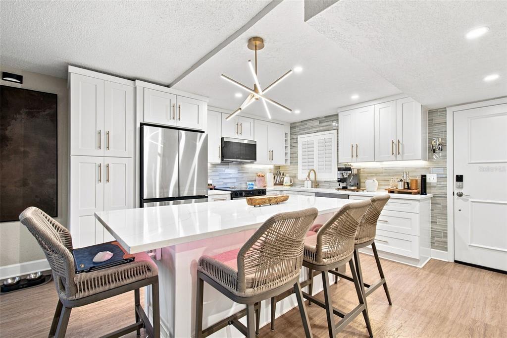 17035 GULF BOULEVARD UNIT 122, NORTH REDINGTON BEACH, FL — photo 4 of 30