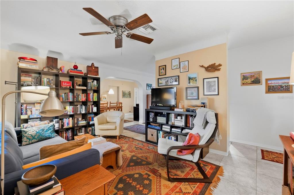 4559 24TH AVENUE N, ST PETERSBURG, FL — photo 4 of 24