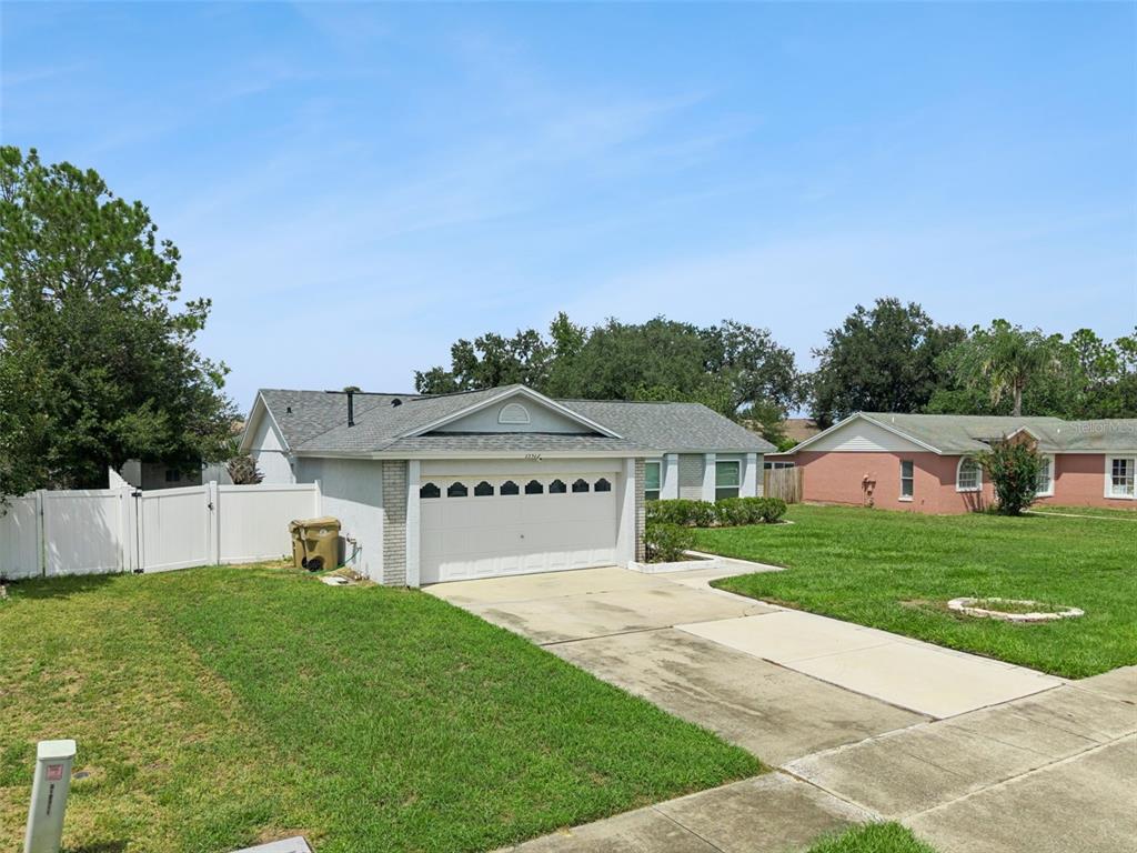 15512 HIDDEN LAKE CIRCLE, CLERMONT, FL — photo 2 of 30