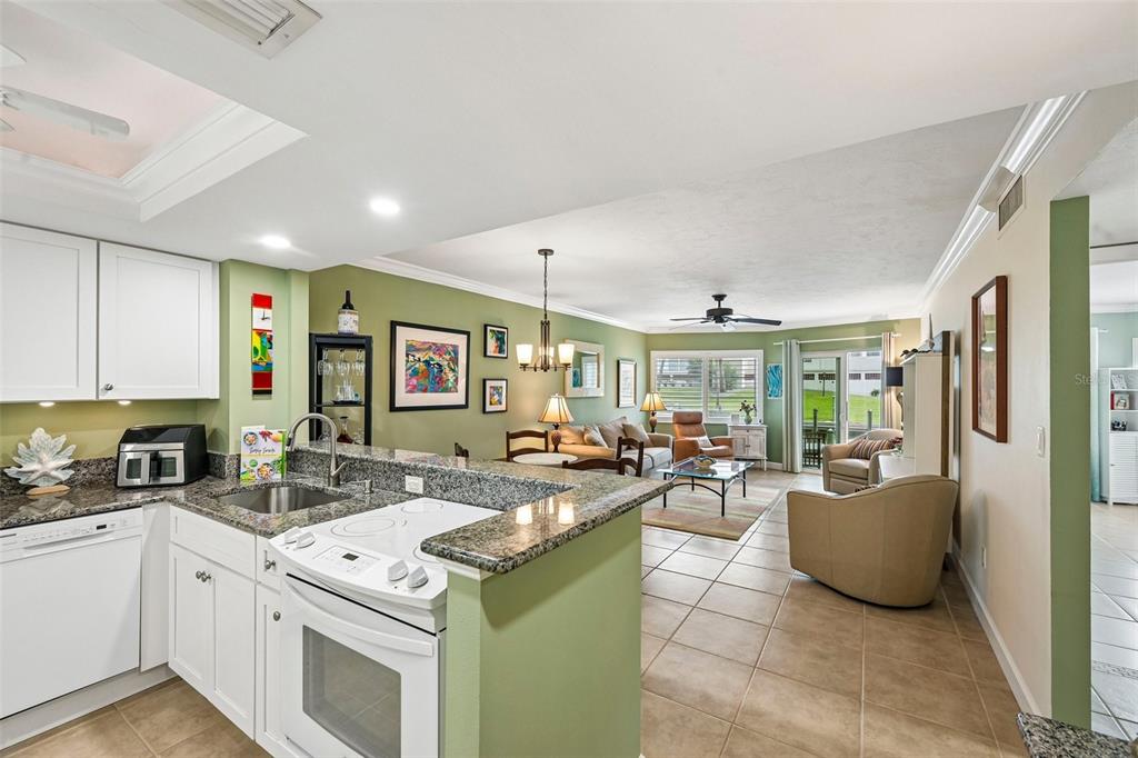 1300 N PORTOFINO DRIVE UNIT 105, SARASOTA, FL — photo 4 of 27