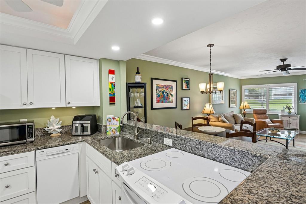 1300 N PORTOFINO DRIVE UNIT 105, SARASOTA, FL — photo 5 of 27