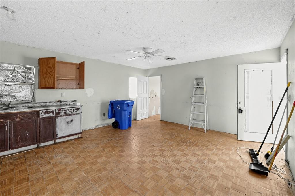 1048 N MISSOURI AVENUE, LAKELAND, FL — photo 2 of 15