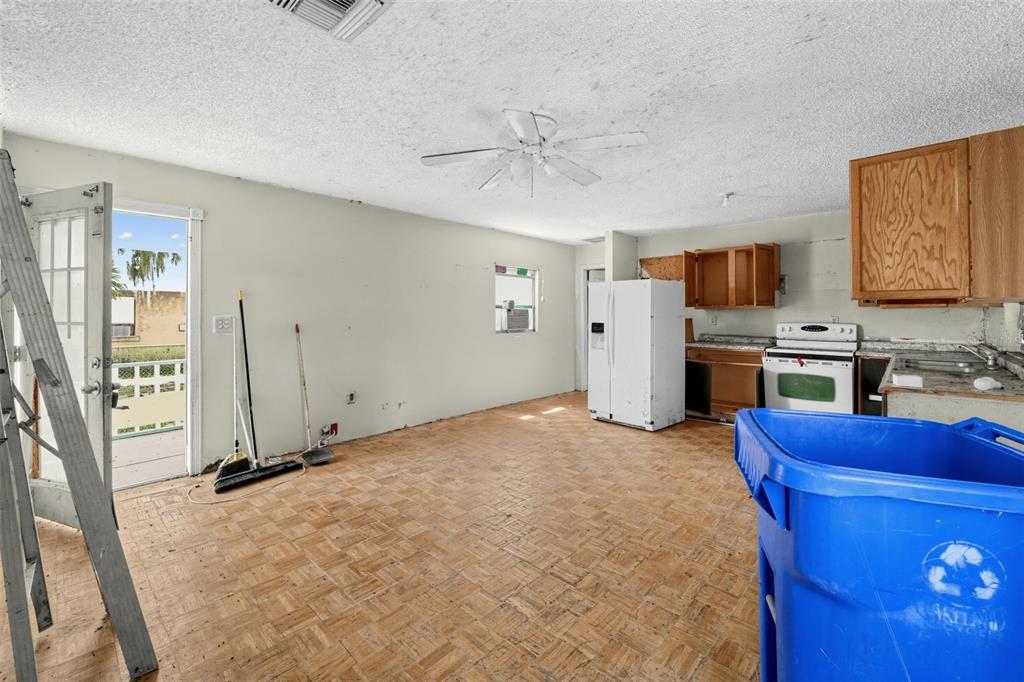 1048 N MISSOURI AVENUE, LAKELAND, FL — photo 3 of 15