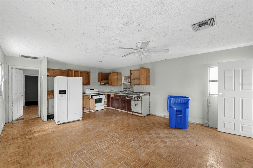 1048 N MISSOURI AVENUE, LAKELAND, FL — photo 4 of 15