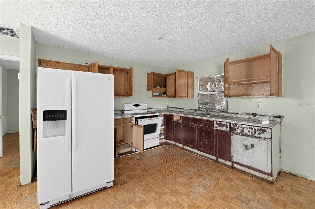 1048 N MISSOURI AVENUE, LAKELAND, FL — photo 5 of 15