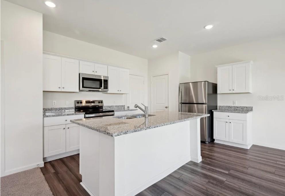 11199 ARNOLD LOOP, SAN ANTONIO, FL — photo 5 of 10